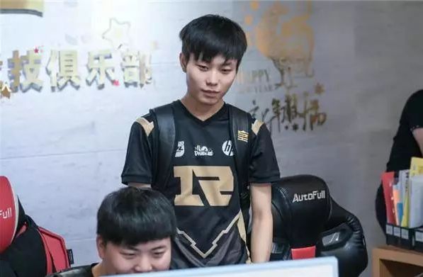 他的特点恰 他的特点恰